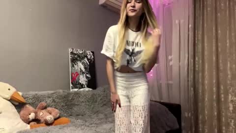 Vikki online show from November 2025 06:44:02 PM