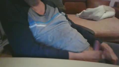 Snapshot of ulmeni4 chatting on December 2024 08:04:01 PM ulmeni4 online show from December 2024 08:04:01 PM