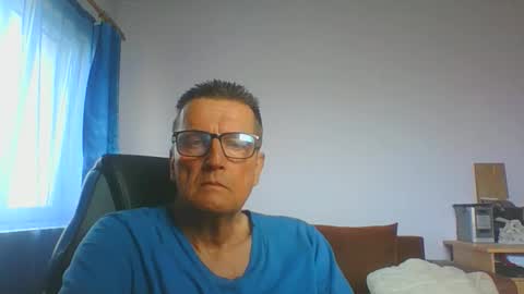 Snapshot of ulmeni4 chatting on March 2026 07:01:02 AM ulmeni4 online show from March 2026 07:01:02 AM