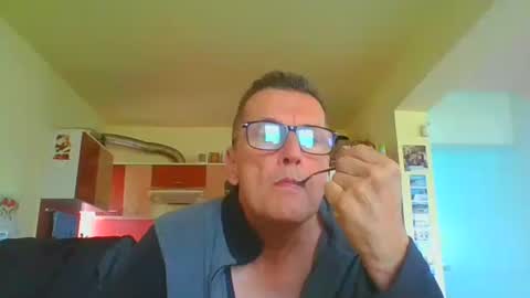 Snapshot of ulmeni4 chatting on April 2026 11:33:02 AM ulmeni4 online show from April 2026 11:33:02 AM