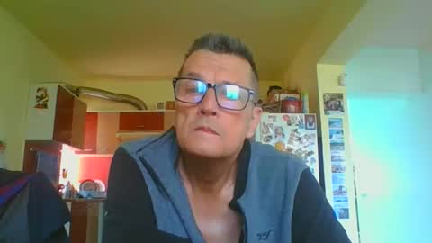 Snapshot of ulmeni4 chatting on April 2026 07:42:01 AM ulmeni4 online show from April 2026 07:42:01 AM