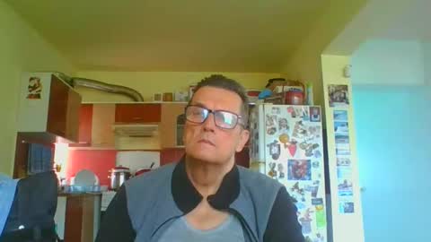 Snapshot of ulmeni4 chatting on April 2026 10:03:01 AM ulmeni4 online show from April 2026 10:03:01 AM