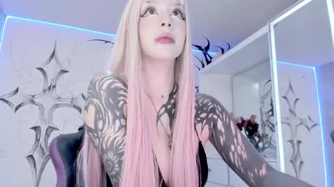 Snapshot of unachimbaherida chatting on February 2025 03:28:01 AM Elle Danielle online show from February 2025 03:28:01 AM