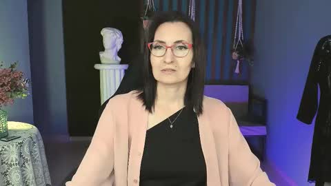 UnaTera online show from October 2025 09:20:01 AM