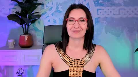 UnaTera online show from October 2025 09:21:01 AM