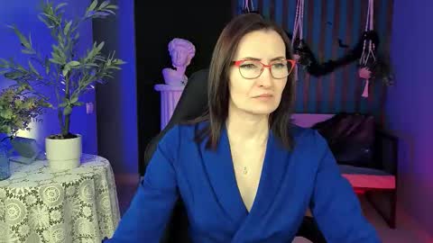 UnaTera online show from October 2025 05:26:02 AM