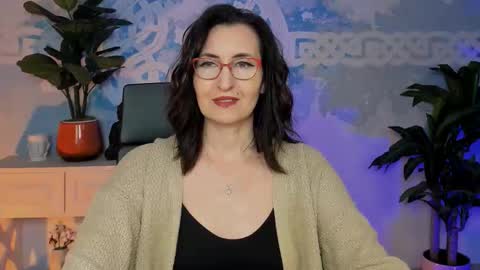 UnaTera online show from November 2025 09:09:02 AM