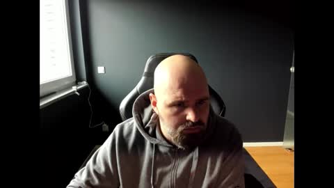 Snapshot of uncle_bear chatting on March 2025 11:31:01 AM Uncle Bear online show from March 2025 11:31:01 AM