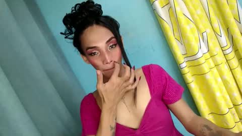 Snapshot of uncut_queen chatting on November 2025 03:07:01 AM LOVELY JANE online show from November 2025 03:07:01 AM