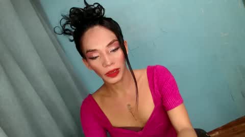 Snapshot of uncut_queen chatting on November 2025 04:23:02 AM LOVELY JANE online show from November 2025 04:23:02 AM