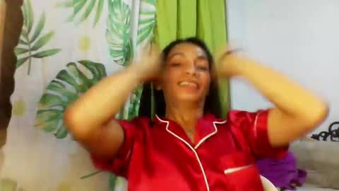 Snapshot of uncut_queen chatting on December 2025 09:47:02 AM LOVELY JANE online show from December 2025 09:47:02 AM