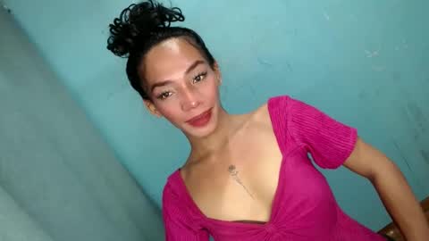 Snapshot of uncut_queen chatting on December 2025 02:10:02 AM LOVELY JANE online show from December 2025 02:10:02 AM