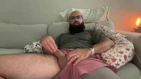 uncutbeard129840 online show from November 2025 04:47:01 PM