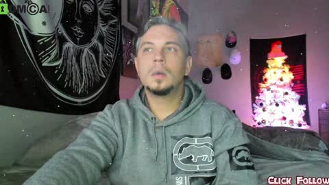 Snapshot of uncutstudxxx chatting on December 2024 10:40:01 PM UncutSTUDXXXManyvids online show from December 2024 10:40:01 PM