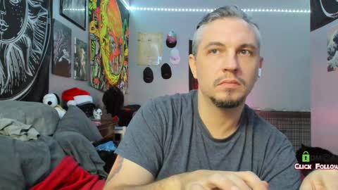 Snapshot of uncutstudxxx chatting on January 2025 05:48:02 AM UncutSTUDXXXManyvids online show from January 2025 05:48:02 AM