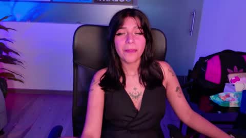 Snapshot of underbaby_ chatting on October 2025 03:04:01 AM UnderBaby online show from October 2025 03:04:01 AM