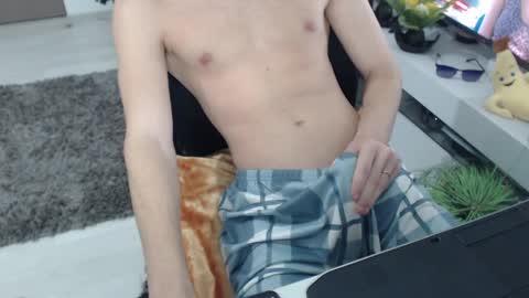 uniqueboy22 online show from April 2026 05:36:01 PM