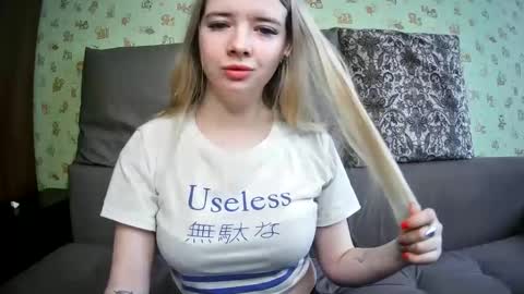 Snapshot of universeemily chatting on February 2025 07:05:01 AM UniverseEmily online show from February 2025 07:05:01 AM
