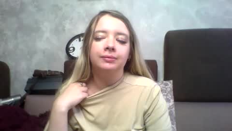 Snapshot of universeemily chatting on September 2025 07:23:01 AM UniverseEmily online show from September 2025 07:23:01 AM