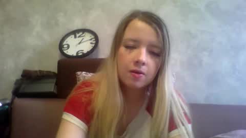 Snapshot of universeemily chatting on October 2025 08:22:01 AM UniverseEmily online show from October 2025 08:22:01 AM