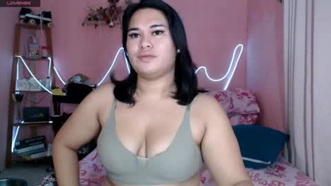 Snapshot of ur_baby_rebbecca chatting on July 2026 10:02:02 PM SINGLE online show from July 2026 10:02:02 PM