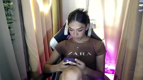 ur_dazzlingmorenaxx online show from November 2025 01:33:01 PM