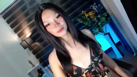 Snapshot of ur_hot_fantasyxxx chatting on September 2025 08:05:02 AM Saina Gonzales online show from September 2025 08:05:02 AM