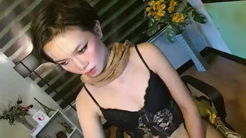 Snapshot of ur_hot_fantasyxxx chatting on April 2026 08:17:01 AM Saina Gonzales online show from April 2026 08:17:01 AM