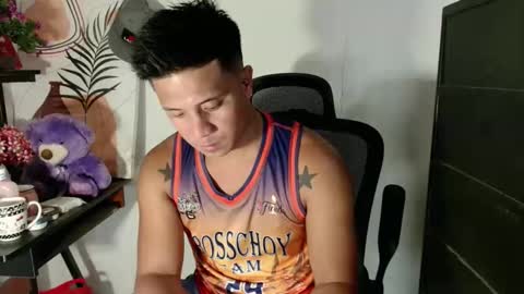 Snapshot of ur_pinoydave chatting on April 2026 08:50:01 AM Dave online show from April 2026 08:50:01 AM