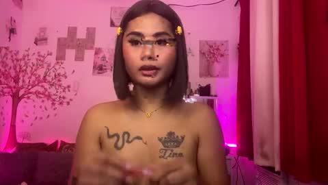 Snapshot of ur_ultimatedreamgirlxoxo chatting on April 2026 03:18:02 AM HelloIm Girly online show from April 2026 03:18:02 AM