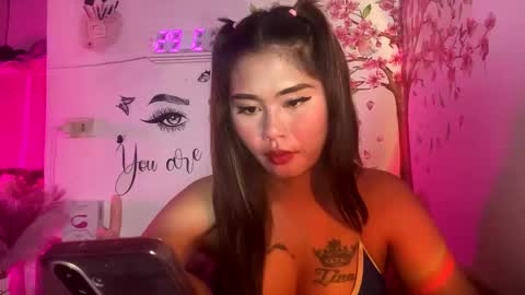 Snapshot of ur_ultimatedreamgirlxoxo chatting on April 2026 08:57:02 PM HelloIm Girly online show from April 2026 08:57:02 PM