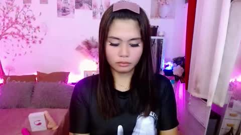 Snapshot of ur_ultimatedreamgirlxoxo chatting on May 2026 02:29:02 AM HelloIm Girly online show from May 2026 02:29:02 AM