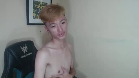 Snapshot of urasian_ladyboyxxx chatting on April 2026 07:09:01 AM urasian_ladyboyxxx online show from April 2026 07:09:01 AM