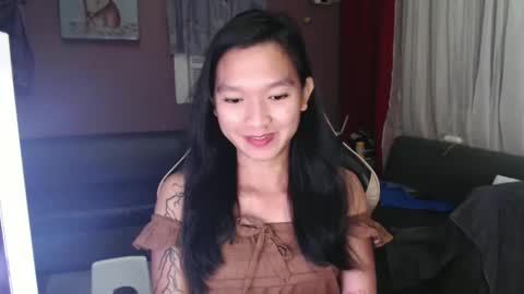 Snapshot of urasian_newra chatting on October 2025 08:09:02 PM NEWRA ALLISON online show from October 2025 08:09:02 PM