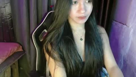 Snapshot of urasiansexbombgirlxxx chatting on December 2024 12:51:02 AM Elizabeth online show from December 2024 12:51:02 AM