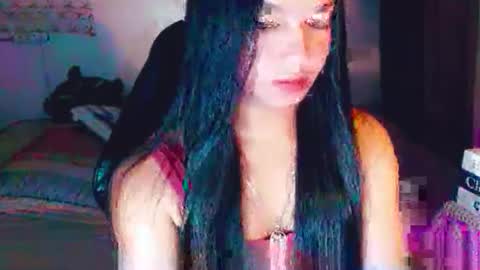 Snapshot of urasiansexbombgirlxxx chatting on September 2025 12:33:02 AM Elizabeth online show from September 2025 12:33:02 AM