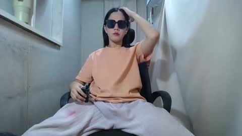 Erika online show from November 2025 05:22:01 PM