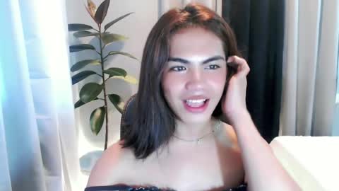 Snapshot of urbaby_anthony chatting on June 2026 05:23:02 AM urbaby_anthony online show from June 2026 05:23:02 AM