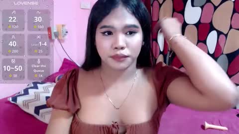 Sofia online show from October 2025 05:24:02 PM