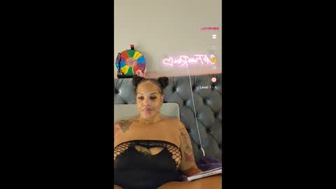 urfaveriri online show from November 2025 10:36:02 AM