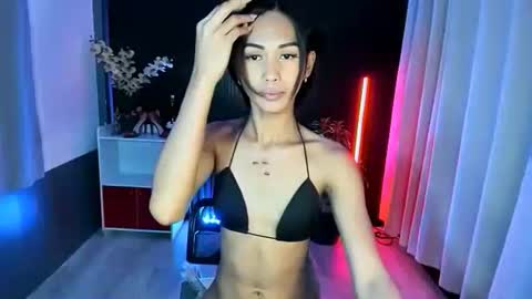 Snapshot of urfavouriteaddiction chatting on November 2025 04:49:01 PM Rianne online show from November 2025 04:49:01 PM