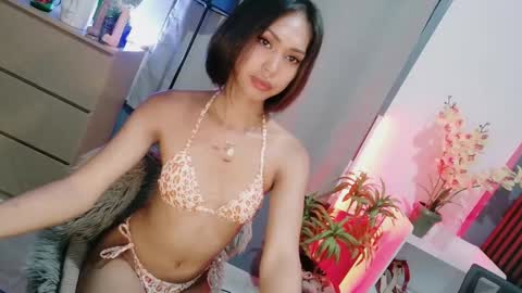 Snapshot of urfavouriteaddiction chatting on April 2026 08:13:02 PM Rianne online show from April 2026 08:13:02 PM