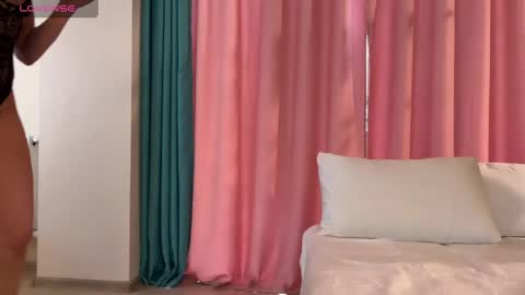 Snapshot of urgoddessjenny chatting on April 2026 08:40:01 AM Jenny online show from April 2026 08:40:01 AM