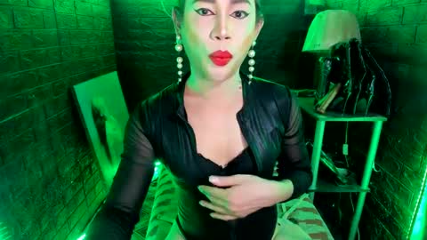 queen norelle online show from February 2025 05:01:02 PM