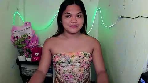 Snapshot of urhottie_bella chatting on September 2025 11:40:02 PM urhottie_bella online show from September 2025 11:40:02 PM