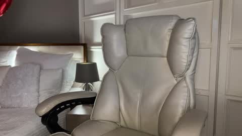 Snapshot of urlillshy chatting on December 2025 01:14:02 AM Kristina online show from December 2025 01:14:02 AM