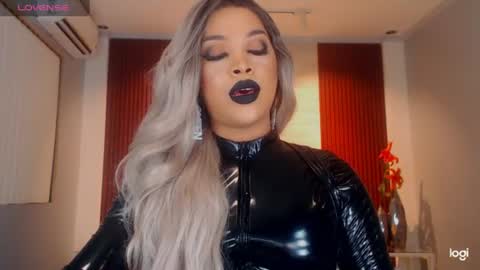 Snapshot of urmajestytyra chatting on June 2026 05:33:02 PM UrMajestyTyra online show from June 2026 05:33:02 PM