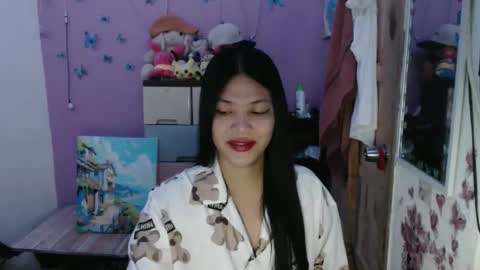 Snapshot of urpreciouspinayxxx chatting on April 2026 10:32:01 AM hi im kim online show from April 2026 10:32:01 AM