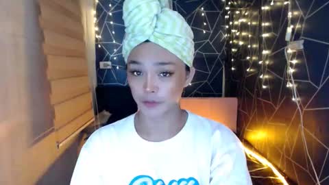 Snapshot of ursexy_debra chatting on October 2025 06:28:01 AM TYRA online show from October 2025 06:28:01 AM