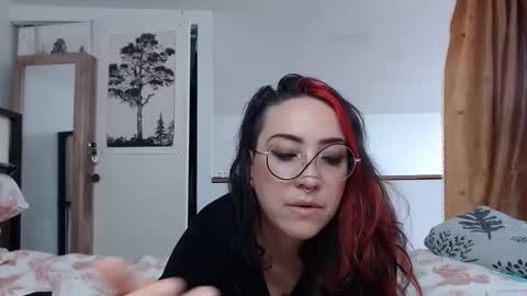 Snapshot of ursinae chatting on April 2026 09:13:01 PM Ursinae online show from April 2026 09:13:01 PM